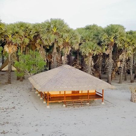 Costa Beach Resort & Club Waingapu Εξωτερικό φωτογραφία